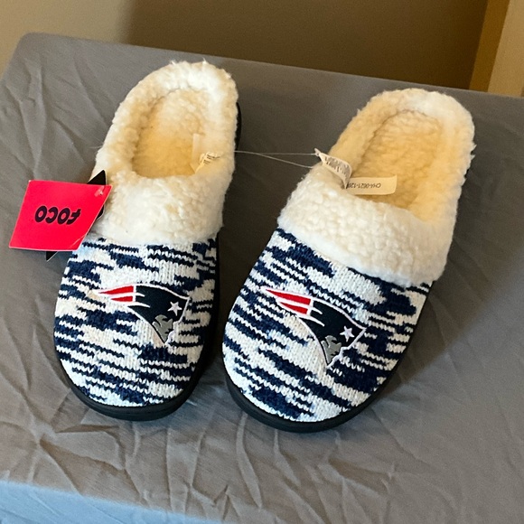 NFL New England Patriots women’s slippers - Picture 1 of 5